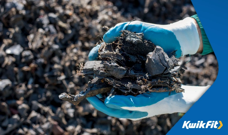 Pieces of rubber from tyres that have been torn in the breakdown process.